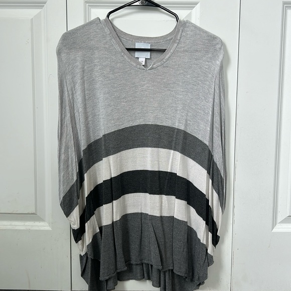 Women’s Poncho Top - Picture 1 of 6
